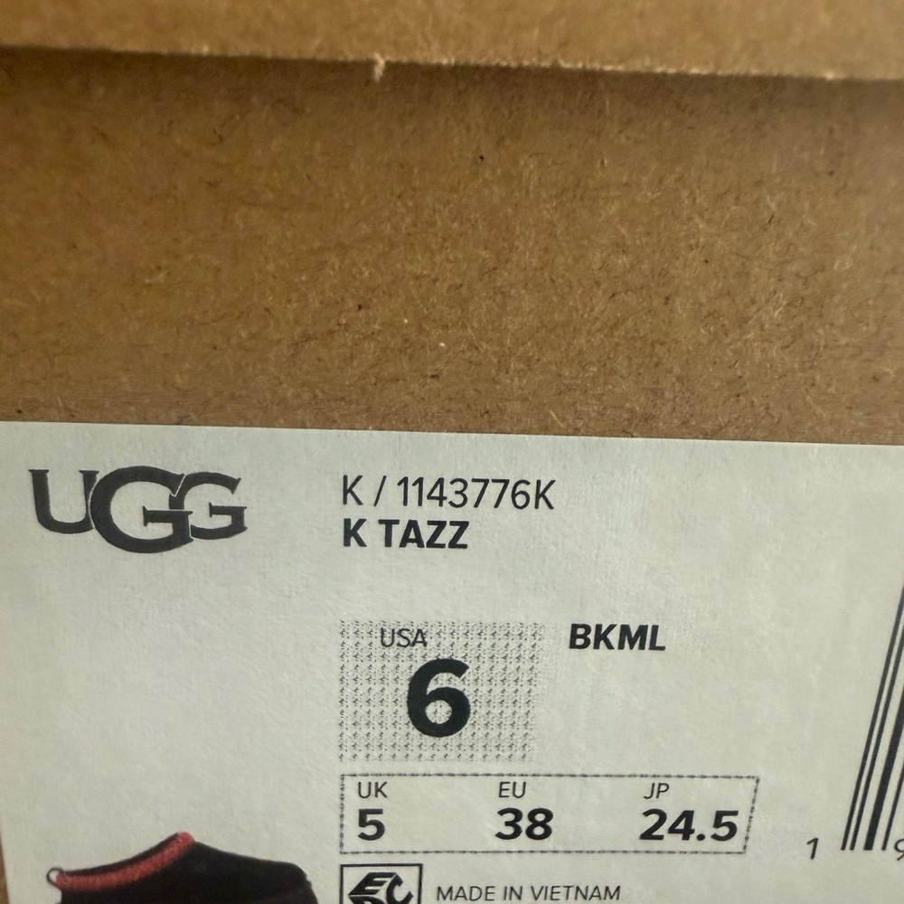 NWT UGG Kids Size 6 Women’s Size 7 Black and Pink Booty Slippers - Picture 7 of 7